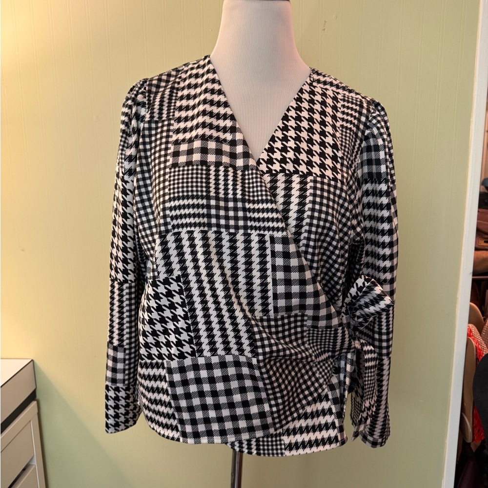 NWOT Ann Taylor Black and White Geometric Wrap Blouse size XlL